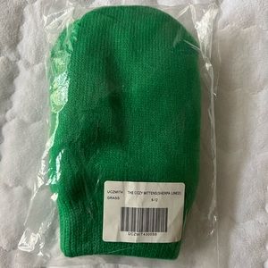 Primary Kids Mittens 6-12 new in package green